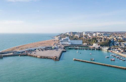 Folkestone House | The Bay by Keepers Cottages
