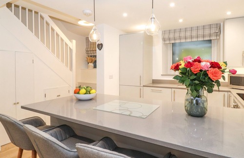 Waterhead Cottage | THE BAY COTTAGE, pet friendly, character holiday cottage in Ambleside
