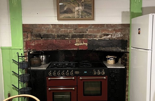 Forrest Cottage | The Bay Rose:nCharming Otways Holiday Cottage:nIdyllic and Peaceful Surrounds nn