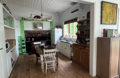 Forrest Cottage | The Bay Rose:nCharming Otways Holiday Cottage:nIdyllic and Peaceful Surrounds nn