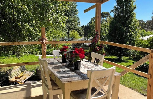 Forrest Cottage | The Bay Rose:nCharming Otways Holiday Cottage:nIdyllic and Peaceful Surrounds nn