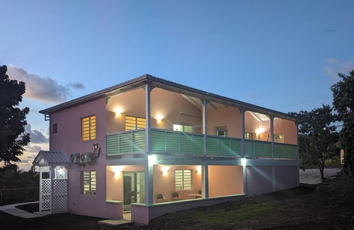 Runaway Bay Apartment | The beach, golf, everything close to our breezy, quiet, comfortable apartments.