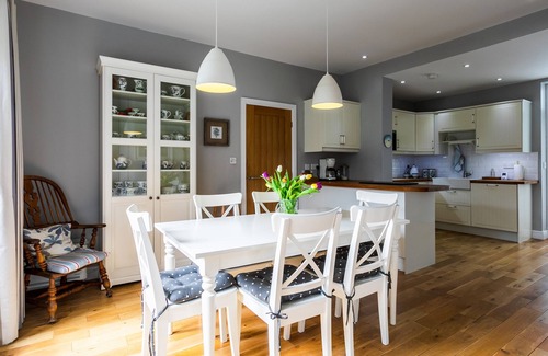 Alnmouth Cottage | THE BEACH HOUSE, ALNMOUTH, pet friendly, with a garden in Alnmouth