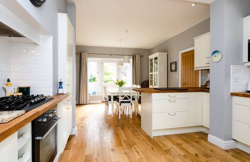 Alnmouth Cottage | THE BEACH HOUSE, ALNMOUTH, pet friendly, with a garden in Alnmouth