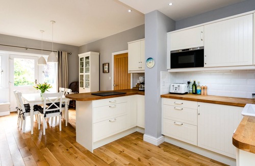 Alnmouth Cottage | THE BEACH HOUSE, ALNMOUTH, pet friendly, with a garden in Alnmouth