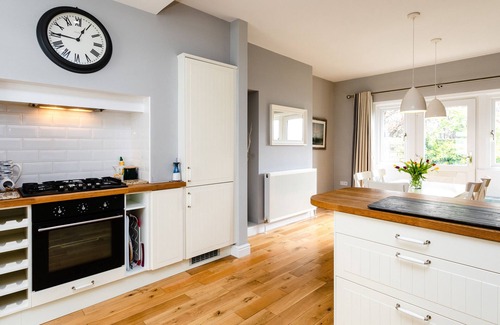 Alnmouth Cottage | THE BEACH HOUSE, ALNMOUTH, pet friendly, with a garden in Alnmouth