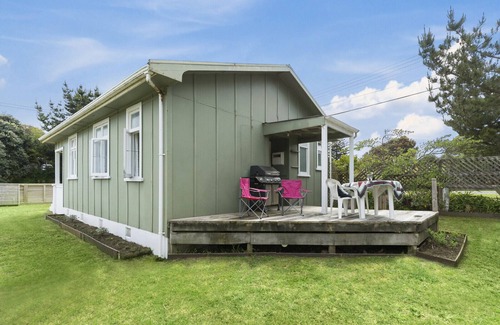 Waikanae Cottage | The Beach House - Kapiti Coast Holiday Home