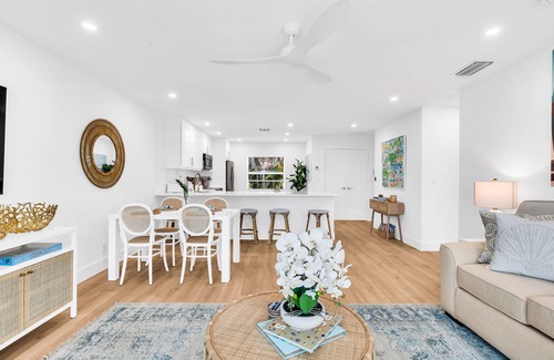 Juno Beach Condo | The Beach Villa in Juno! 3-Steps to the Beach