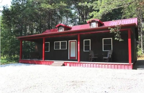 Peebles Cabin | The Bear Den (Secluded in Amish Country and peaceful)