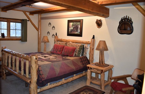 Custer Bed & Breakfast | The Bears Den Dakota Dream B&B. Secluded, Close to Custer, Great Breakfast!