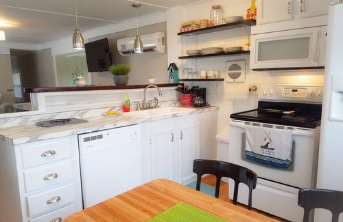 Monticello House | THE BEAVER CREEK GETAWAY 2 bed/1 bath, kitchen, 1 mile from Beaver Creek Marina