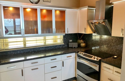 Stella Apartment | *The Best in the Area* Luxury Beach Front Apartment, Wi-Fi, A/C, Cable TV