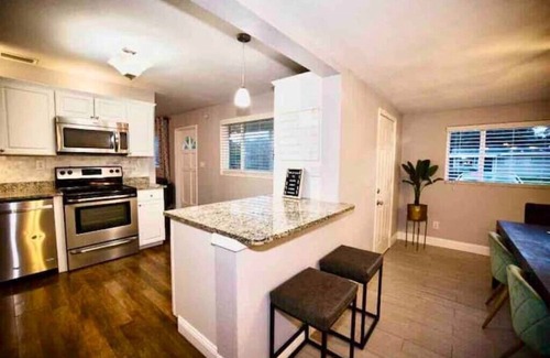 Sun Bay South House | The Big Guava Retreat-3b2b/POOL/FIRE PIT/BBQ/PET FRIENDLY/