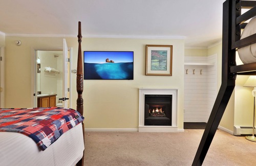 Killington Cabin | The Birch Ridge: Family Room #11 - Queen/bunkbed Suite In Killington, Vermont 1 Bedroom Home