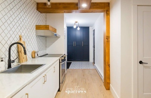 Prince Edward Apartment | The Birch Suite at Portage House in Picton