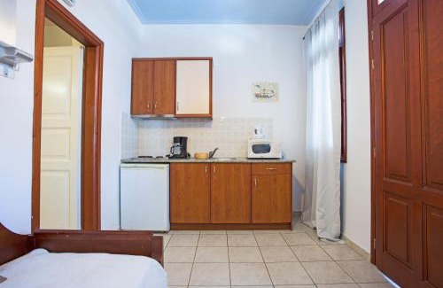 Perissa Apartment | The Birds villa incl car and breakfast