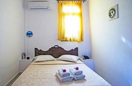 Perissa Apartment | The Birds villa incl car and breakfast