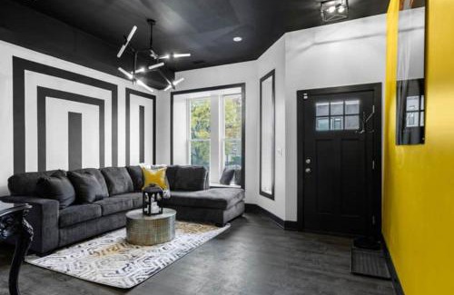Bronzeville House | The Black And White Suite