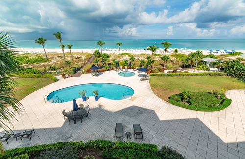 Grace Bay Condo | The Blu2 On the Beach, Luxury Oceanfront Penthouse Condo at the Grandview