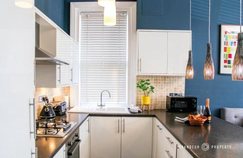 Boscombe Apartment | The Blue Bank Suite by Grandeur Property