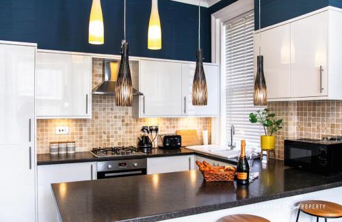 Boscombe Apartment | The Blue Bank Suite by Grandeur Property