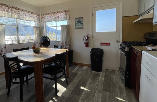 Clear Lake Cottage | The Boathouse Cottage Clearlake Oaks