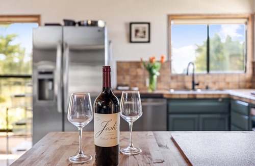 Salmon Creek House | The Bodega House~Family Escape where the Ocean meets Pastures!WiFi/Yard Games