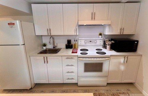 East Windsor Apartment | The Boho Oasis: Spacious Deluxe Apartment, Close to All Amenities, Safe & Quiet