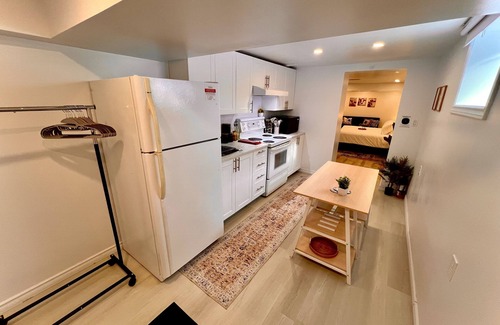 East Windsor Apartment | The Boho Oasis: Spacious Deluxe Apartment, Close to All Amenities, Safe & Quiet