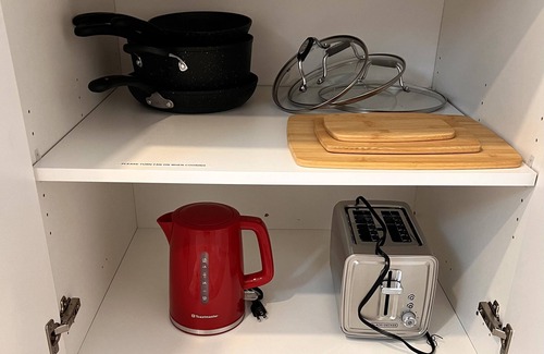 East Windsor Apartment | The Boho Oasis: Spacious Deluxe Apartment, Close to All Amenities, Safe & Quiet