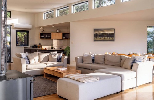 Coles Bay House | The Bolthole - Freycinet Holiday Houses