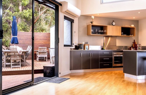 Coles Bay House | The Bolthole - Freycinet Holiday Houses