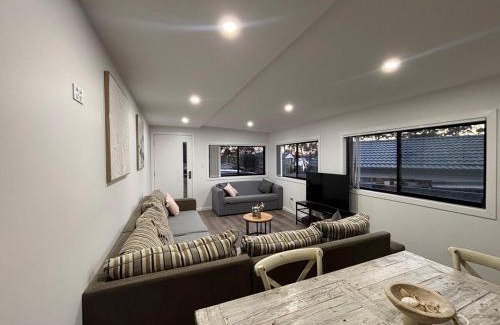 St. Georges Basin House | The Branch by the Basin Family Escape with Sunset Views