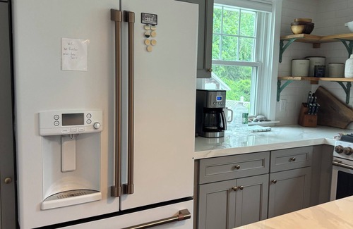 Dartmouth House | The Bungalow! Charming 2-bedroom house in South Dartmouth with AC