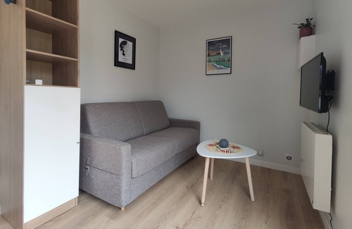 Saint-Malo Cabin | The cabin at the bottom of the garden - 5 minutes walk from the beach