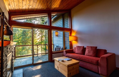 Ucluelet Condo | The Cabins - 1 Bedroom Rain Forest - Deluxe Lodge Suites!