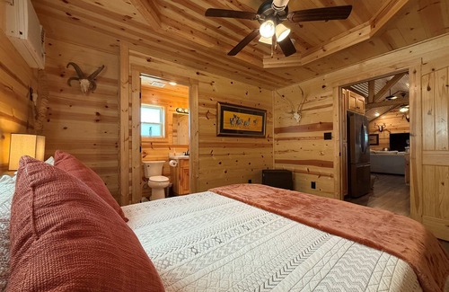 Gatesville Resort | The Cabins @ TX Retreat | Texas Hills Adventure!