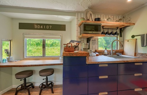 Logan Apartment | The Caboose at SR Station No. 1 | Hocking Hills