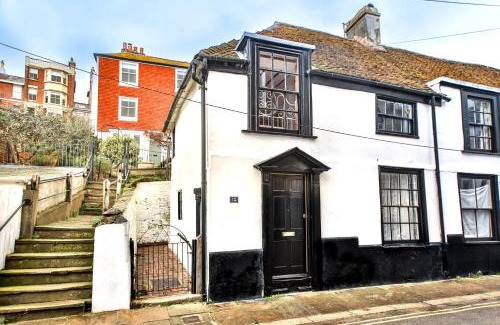 Old Town Hastings House | The Captains Cottage (Old Town)