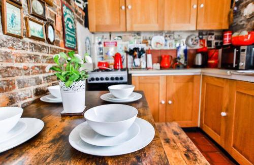 Old Town Hastings House | The Captains Cottage (Old Town)