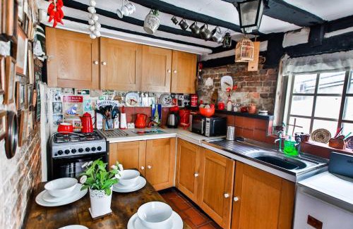 Old Town Hastings House | The Captains Cottage (Old Town)