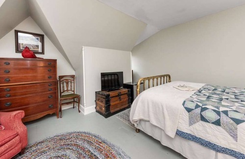 Maysville Apartment | THE CARDINAL'S NEST -