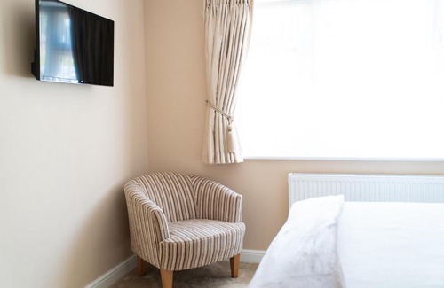 West Clandon Bed & Breakfast | The Cedars