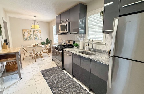 Westside House | The Charleston Suites: The Charles Suite