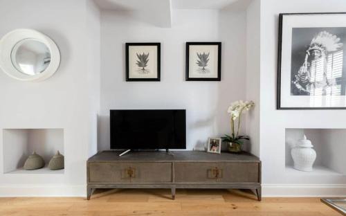 Redcliffe House | The Chelsea Cottage By Hok Living