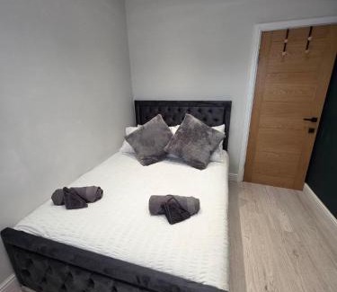 Huntington Apartment | The City Haven - Sleeps 6