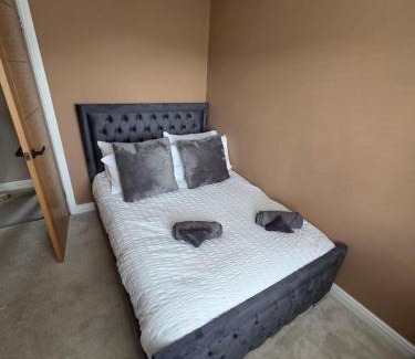 Huntington Apartment | The City Haven - Sleeps 6