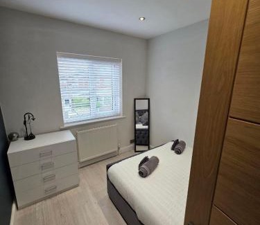 Huntington Apartment | The City Haven - Sleeps 6