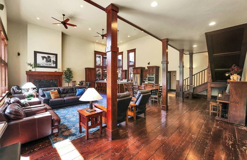 McCall Cabin | The Conifer Lodge in heart of Mccall. Central location for large gatherings!