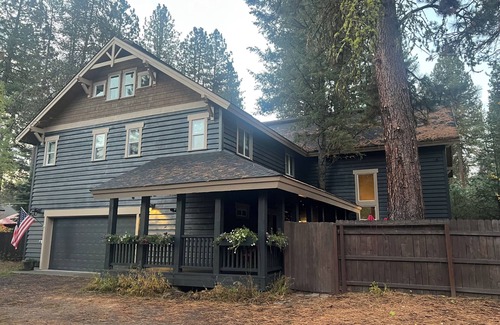 McCall Cabin | The Conifer Lodge in heart of Mccall. Central location for large gatherings!
